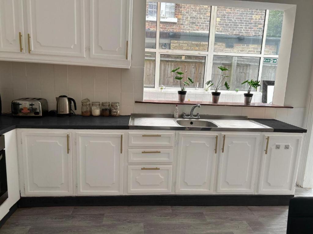Guest House Balham, South London Spacious, Lambert, 6 Rooms Available 部屋 写真