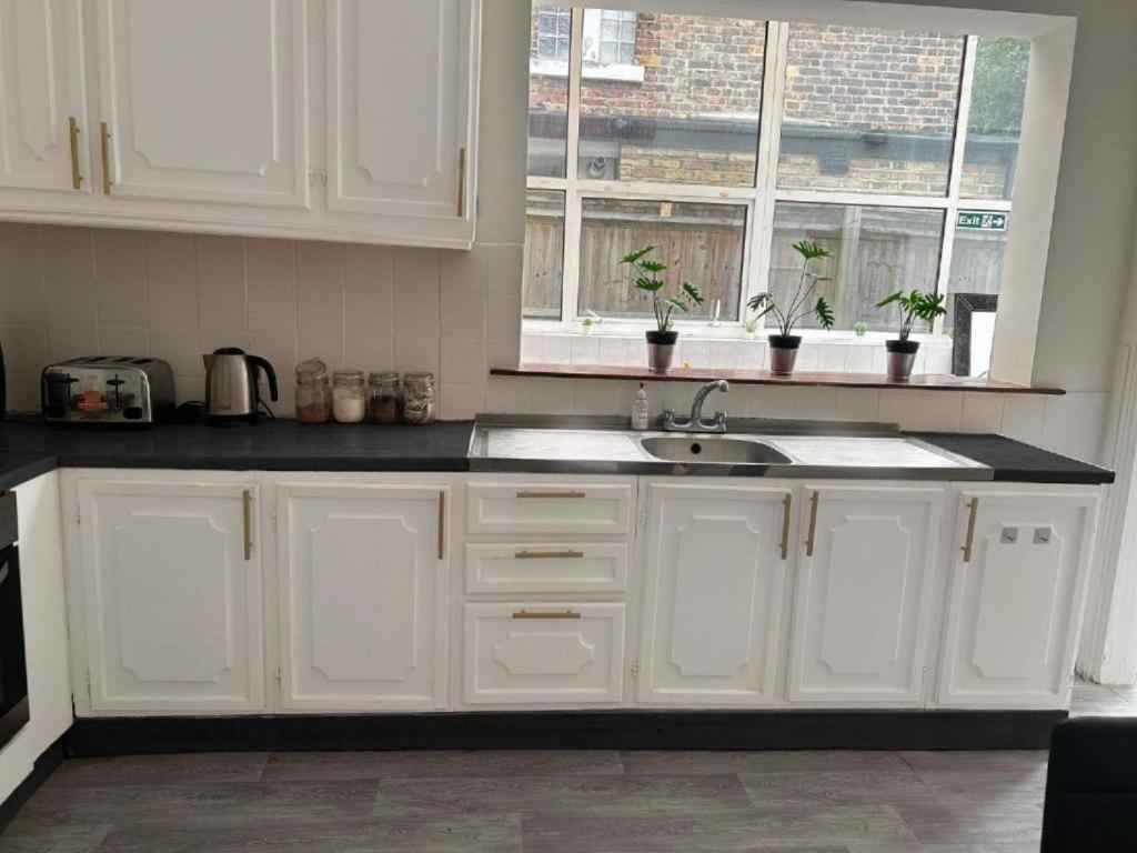 Guest House Balham, South London Spacious, Lambert, 6 Rooms Available 部屋 写真