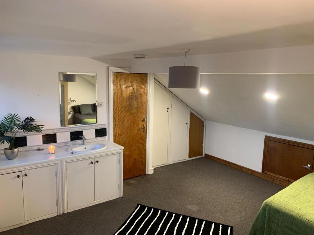 Guest House Balham, South London Spacious, Lambert, 6 Rooms Available 部屋 写真