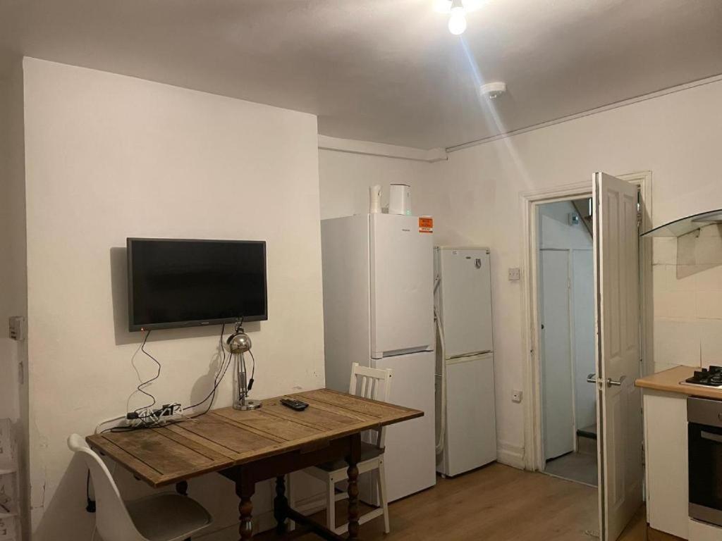 Guest House Balham, South London Spacious, Lambert, 6 Rooms Available 部屋 写真
